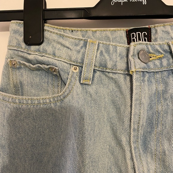 BDG - light wash blue jeans - Mom Jeans - Picture 7 of 11